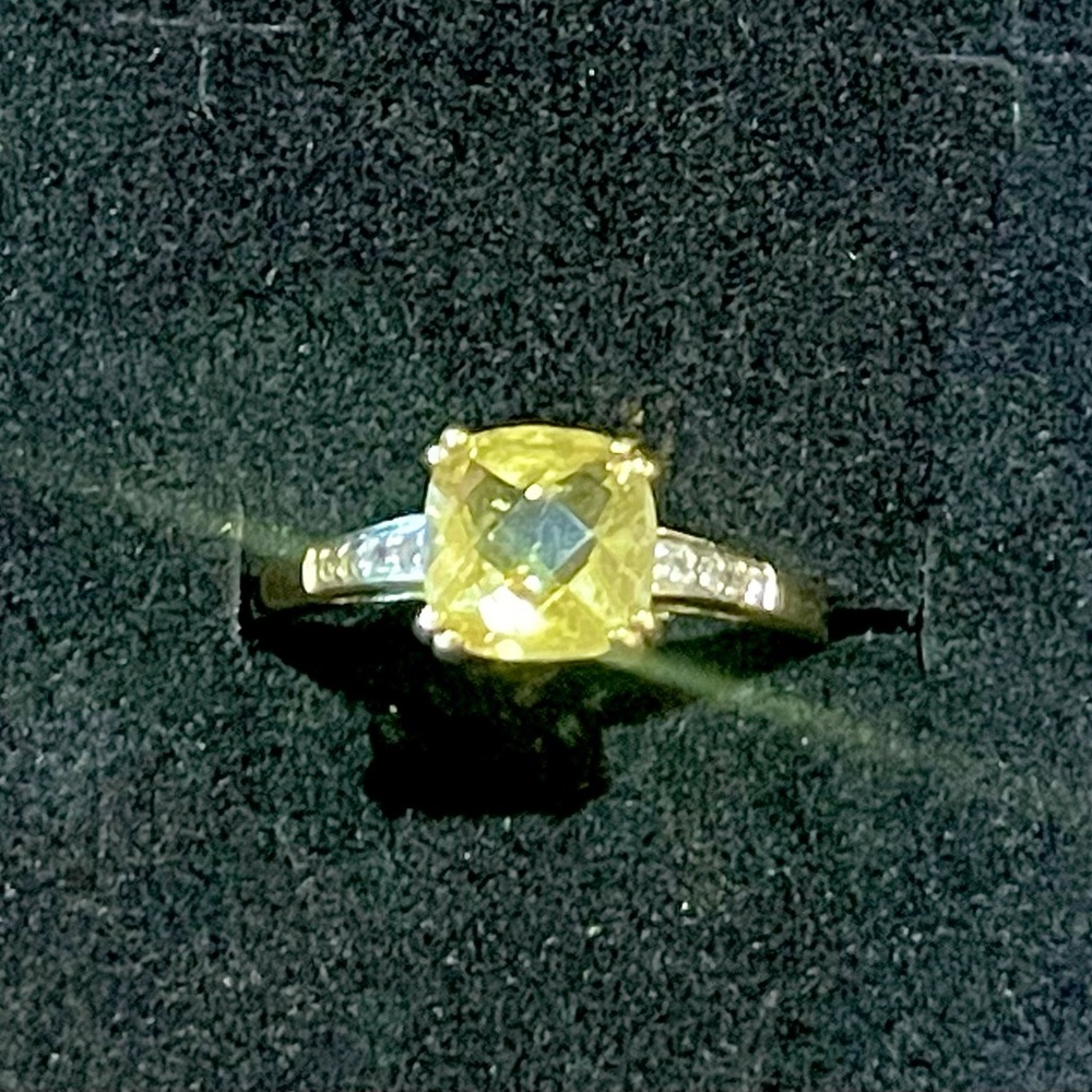 10K Yellow Gold Citrine w/ Diamond Accents Ring
Size 9